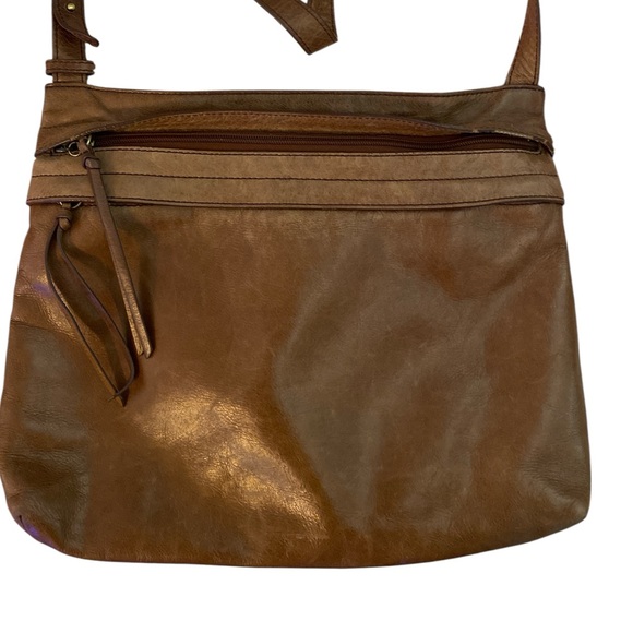 HOBO Vintage Leather Shoulder Bag with Adjustable Strap - Picture 6 of 13